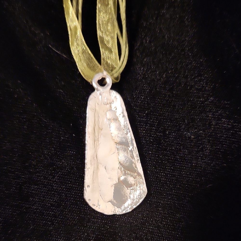 Green and Silver Teardrop Pendant Necklace - Picture 2 of 6